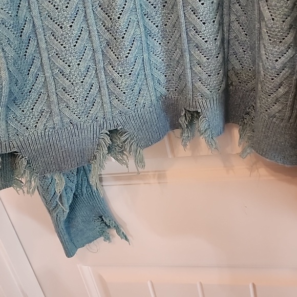 Sweater - Picture 3 of 4